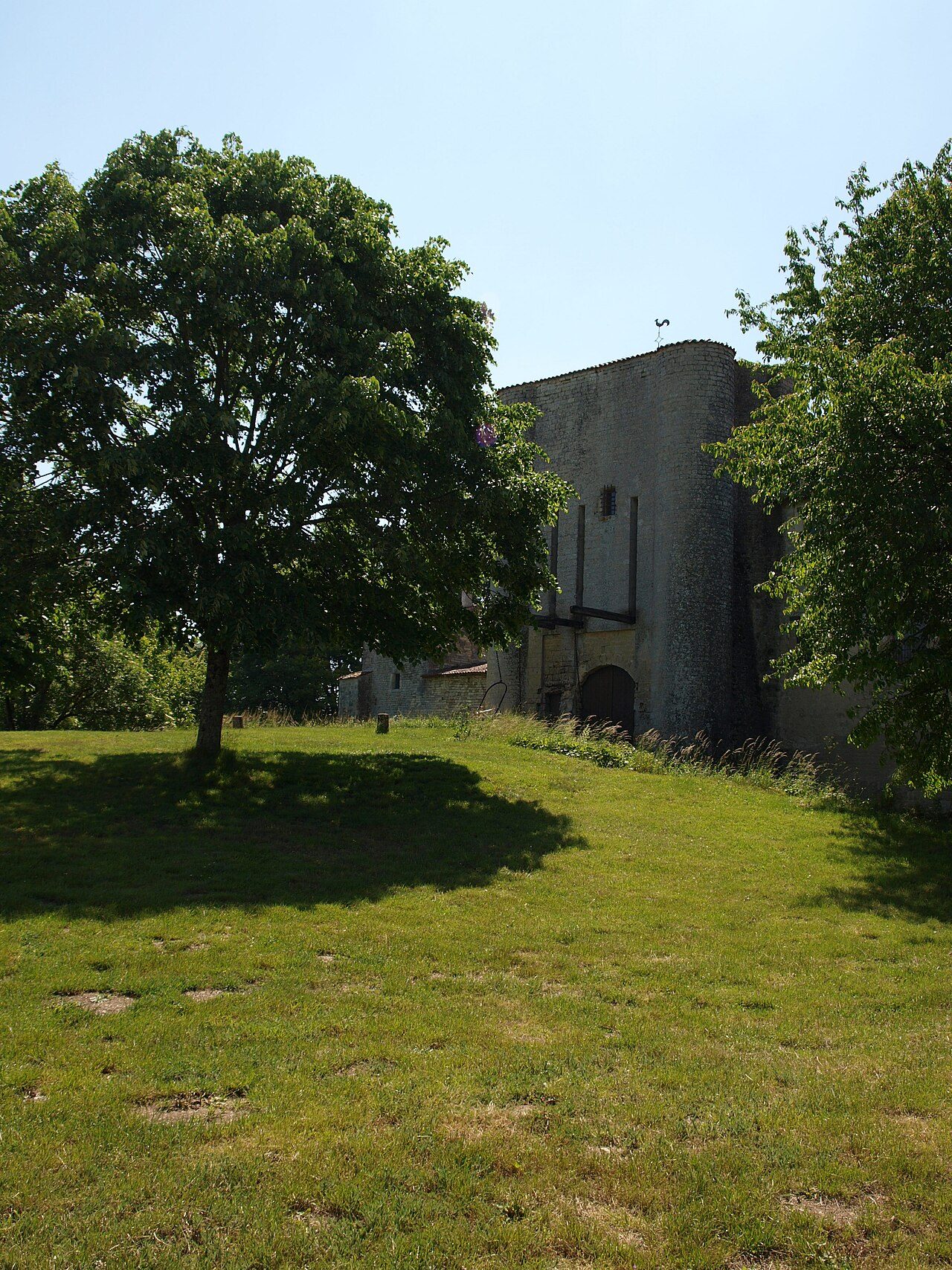 Château de Villeneuve la Comtesse à Villeneuve-la-Comtesse