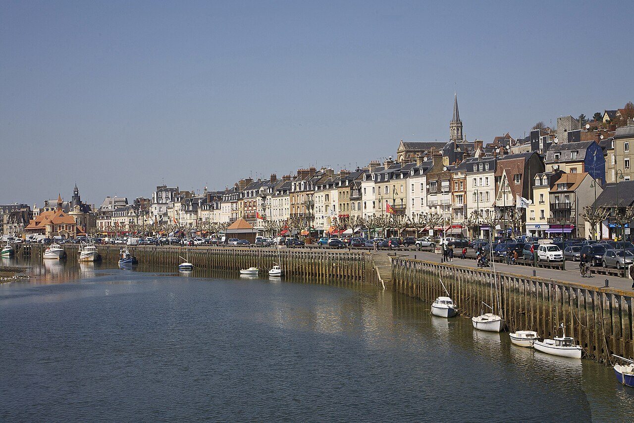 Lire à la mer à Trouville-sur-Mer