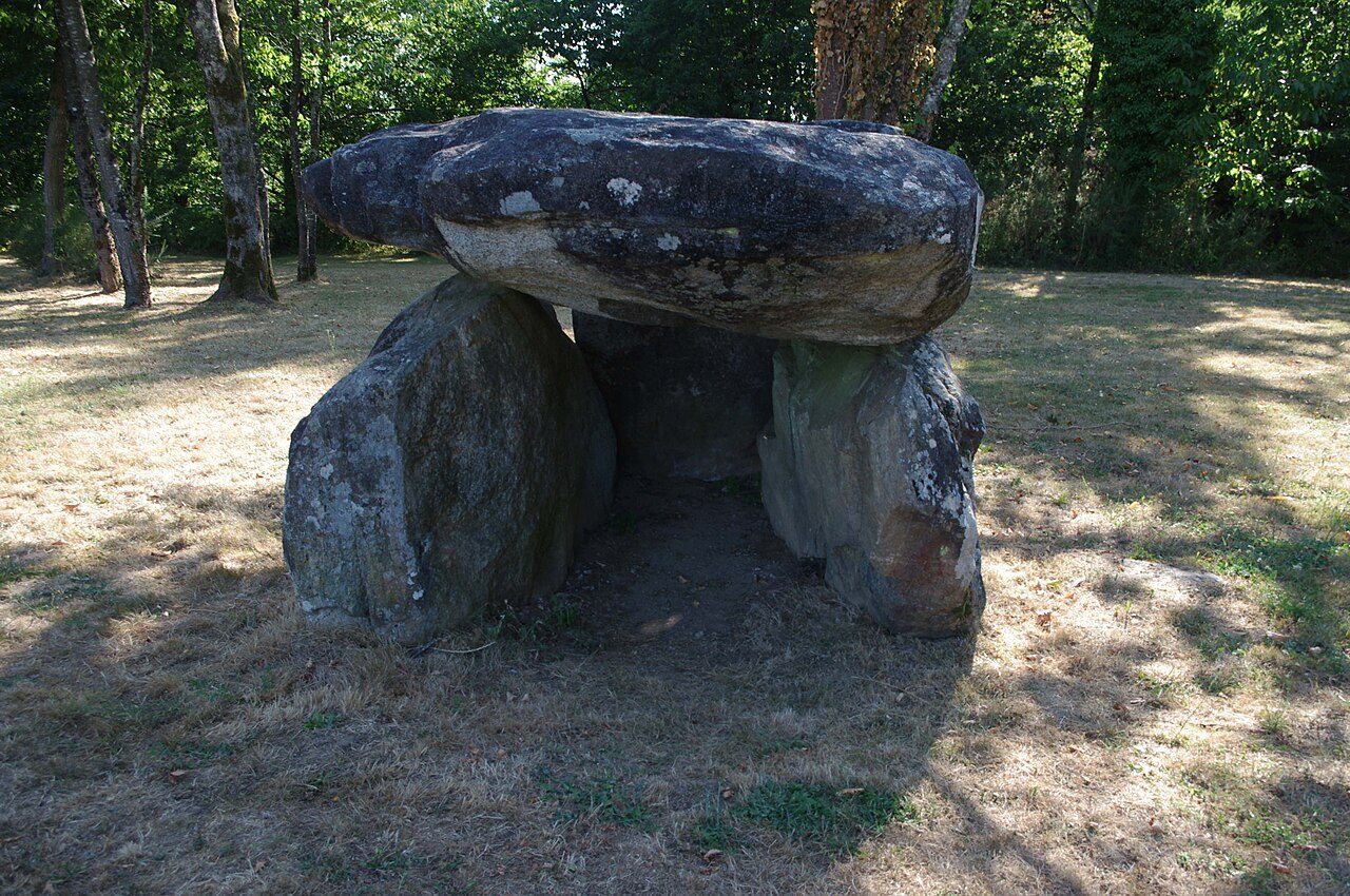 Dolmen de La Côte à Saint-Laurent-sur-Gorre