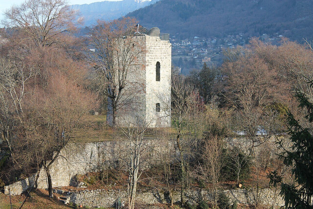 Duingt et ses trois Châteaux