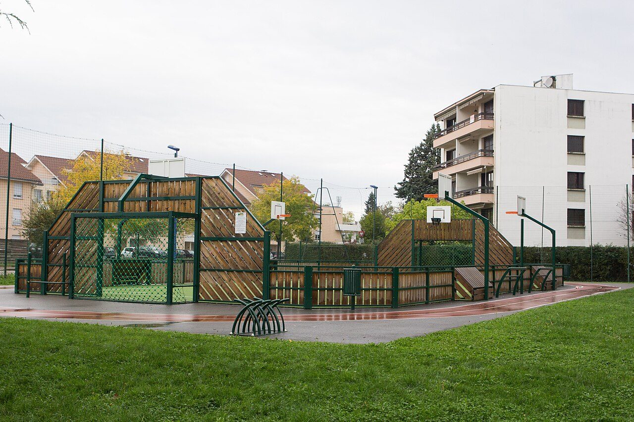 Terrain Multisports à Diou
