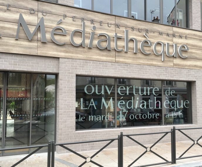 Médiathèque à Perreux