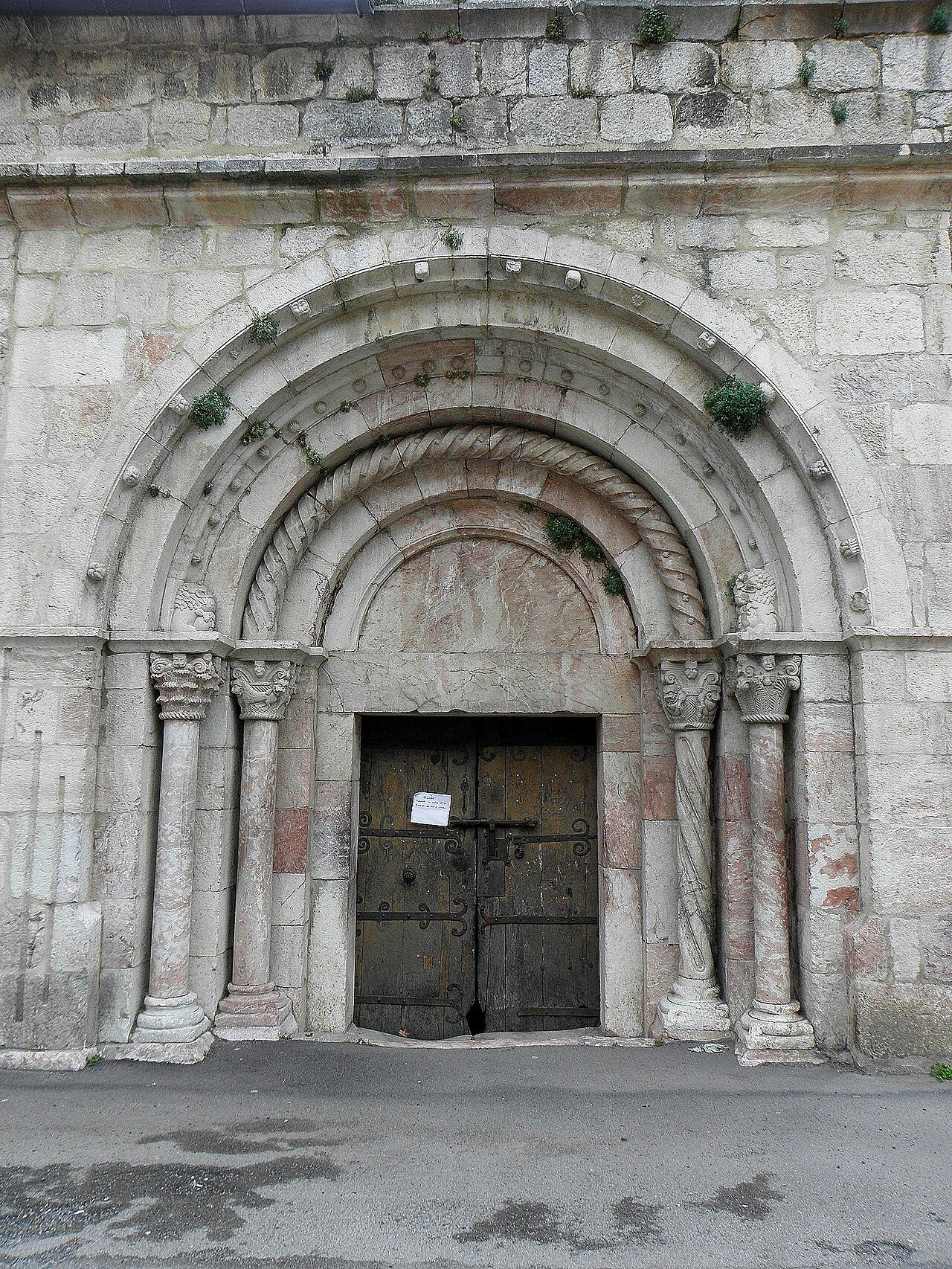 EGLISE SAINT-JACQUES DE VILLEFRANCHE-DE-CONFLENT à Villefranche-de-Conflent