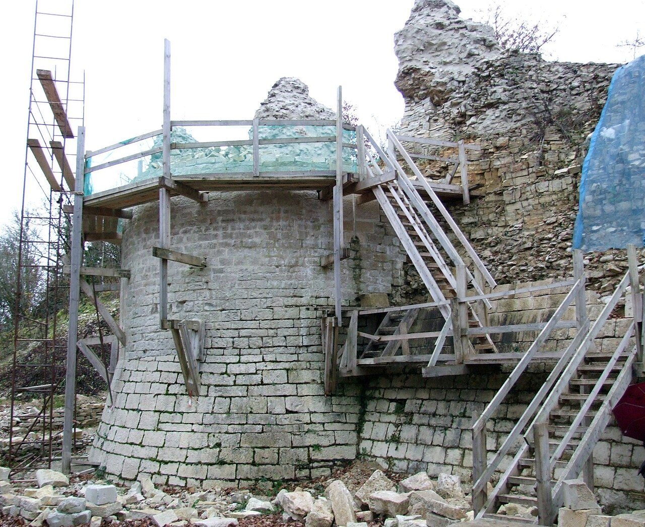 Site du Vieux Château de Noyers-sur-Serein à Noyers