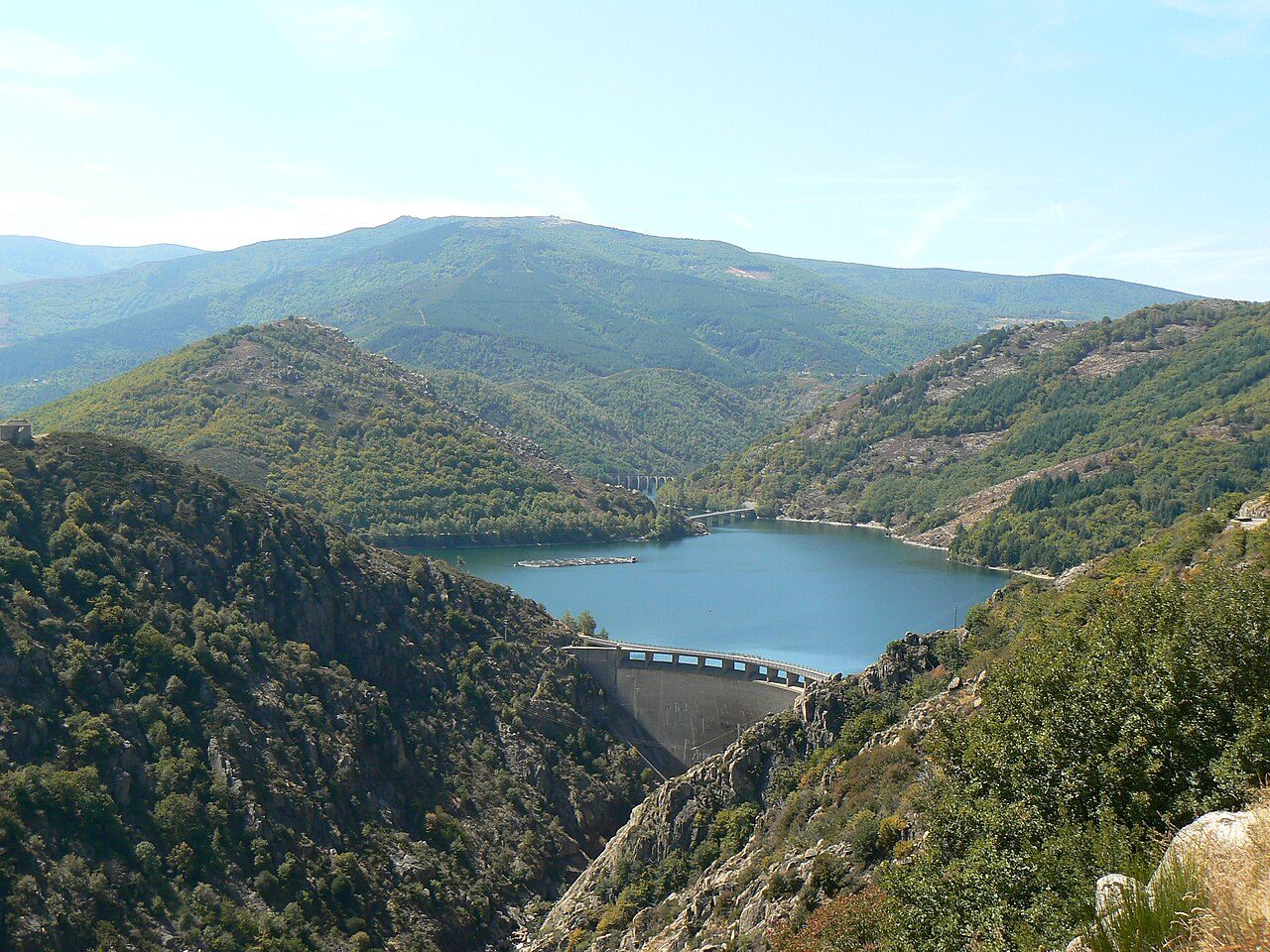 BASE NAUTIQUE DU LAC DE VILLEFORT à Villefort