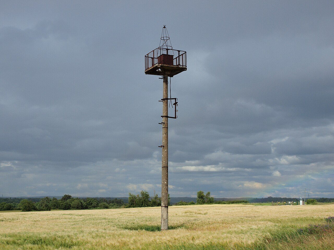 Phare aéronautique de Mailly-le-Château à Mailly-le-Château