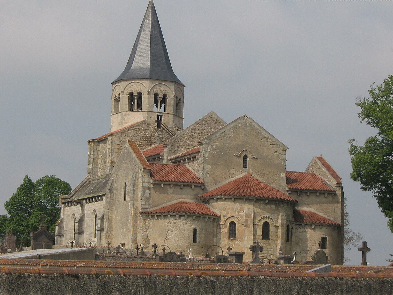 Butte de l'église Sainte-Radegonde à Cognat-Lyonne