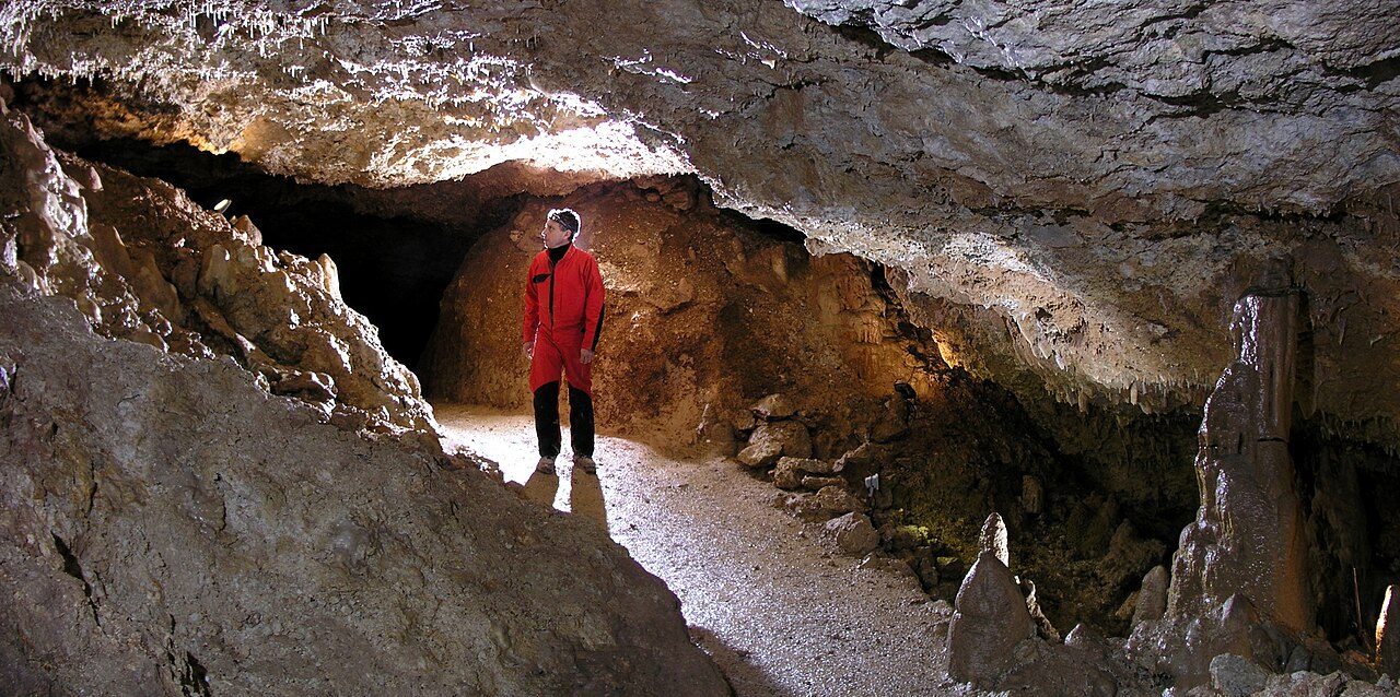 Grotte de Lastournelle à Sainte-Colombe-de-Villeneuve