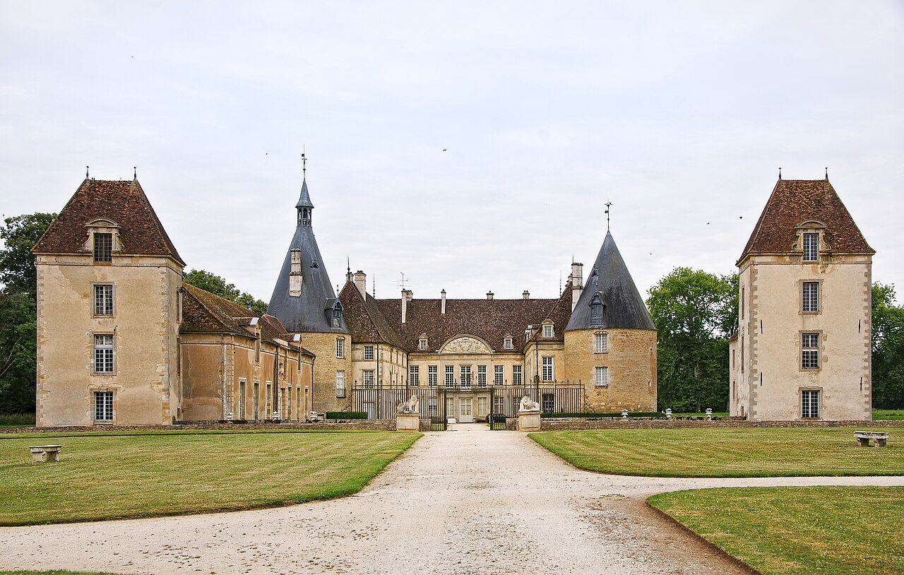 Château de Commarin à Commarin