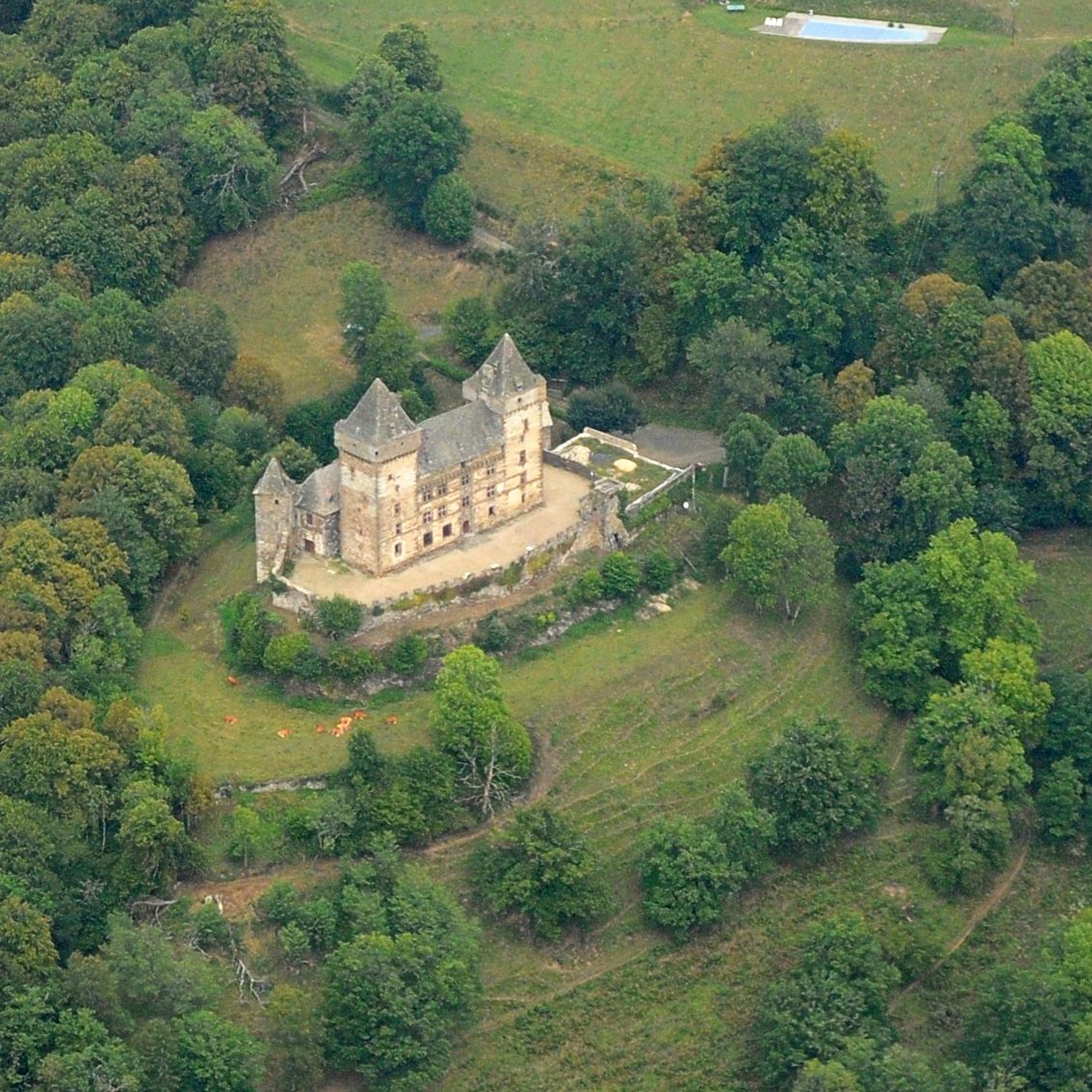 Château de Messilhac à Raulhac