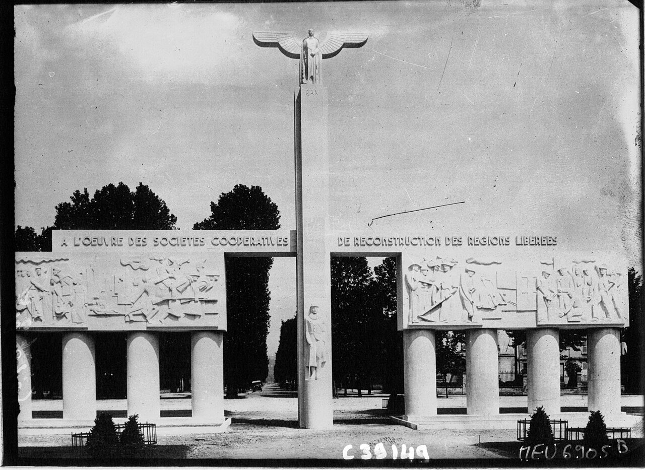 Monument aux Sociétés coopératives de Reconstruction