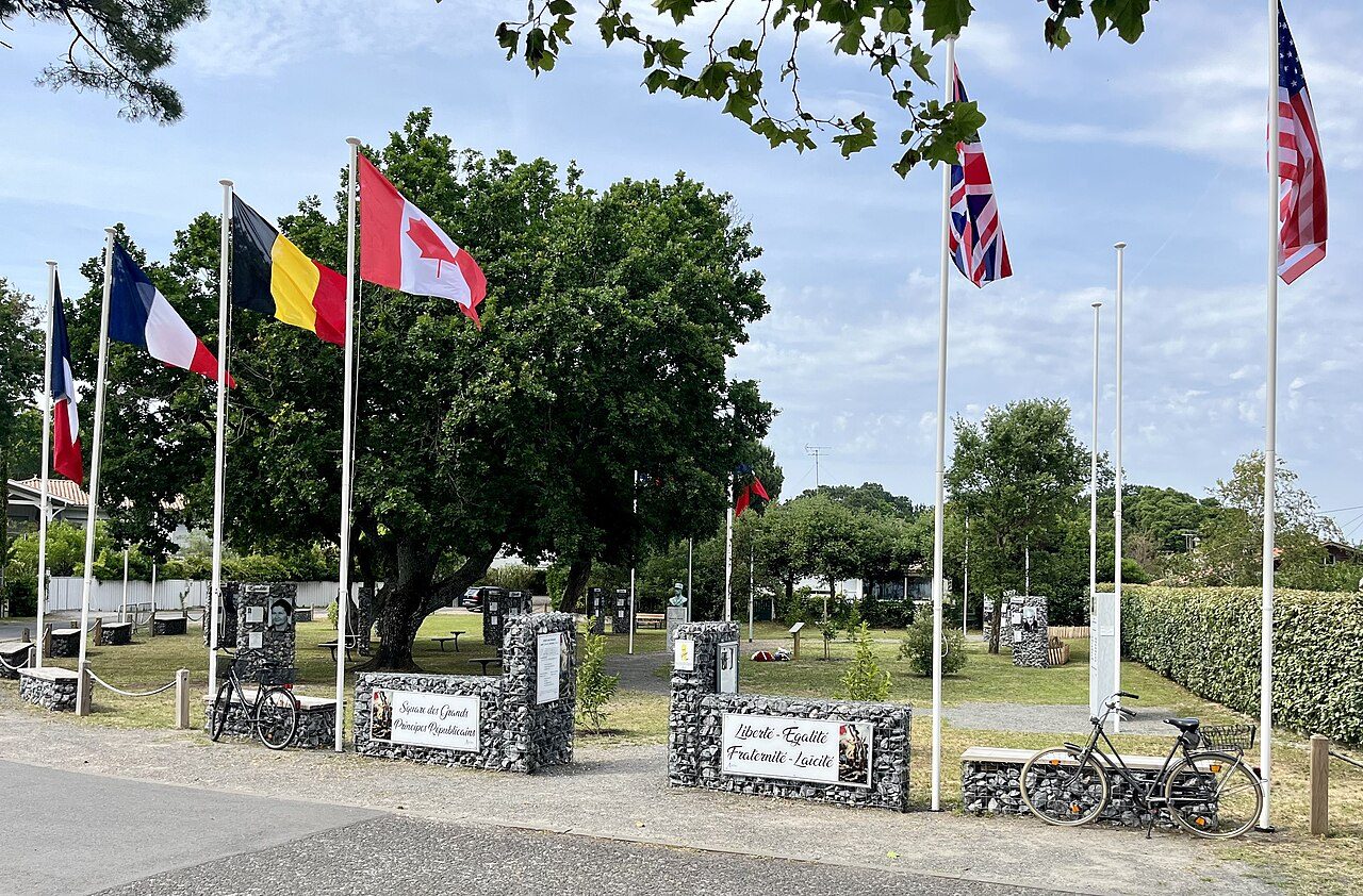 Square des grands principes républicains à Arès