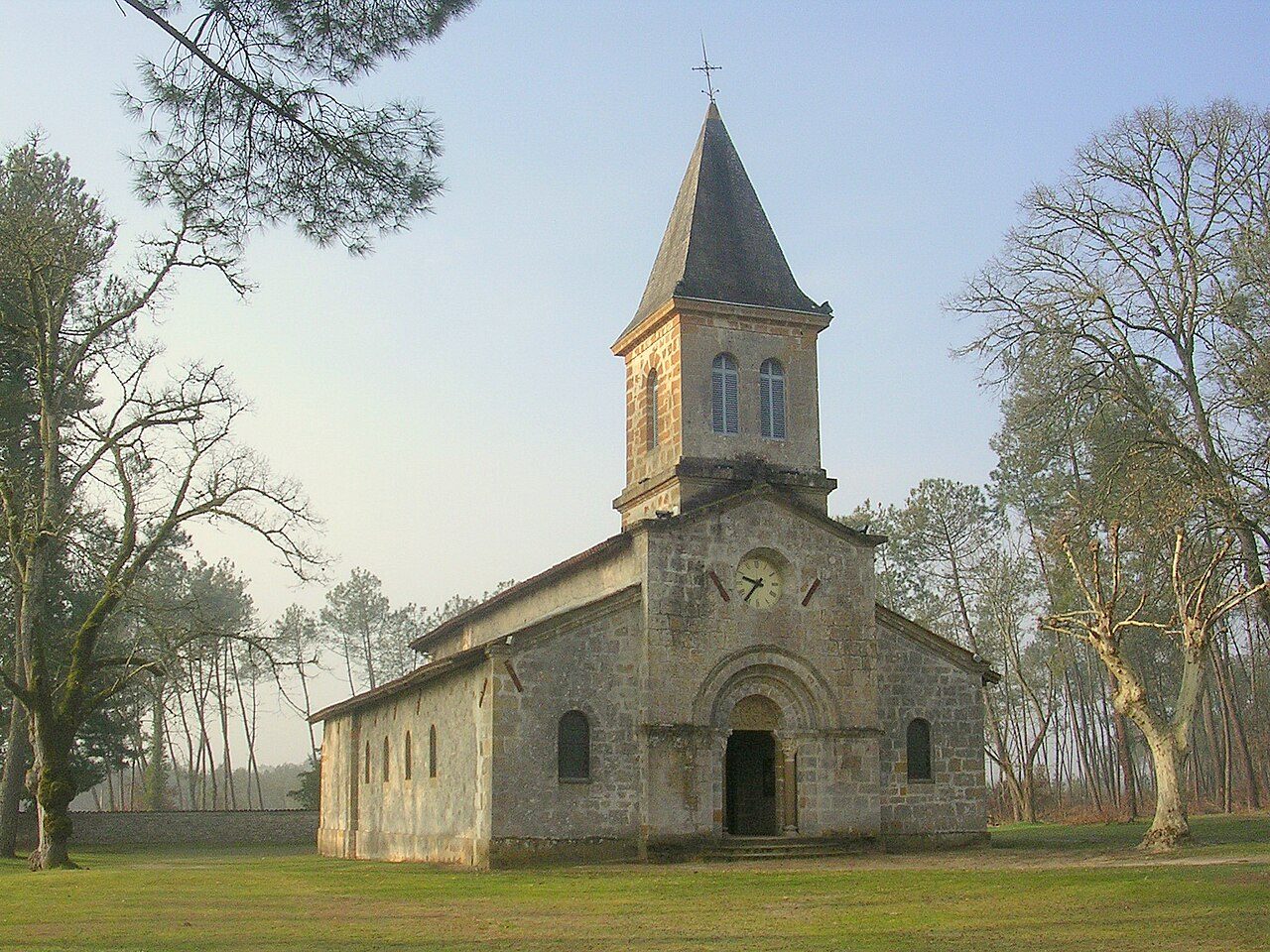 Eglise Saint Etienne d'Uchacq-et-Parentis à Uchacq-et-Parentis