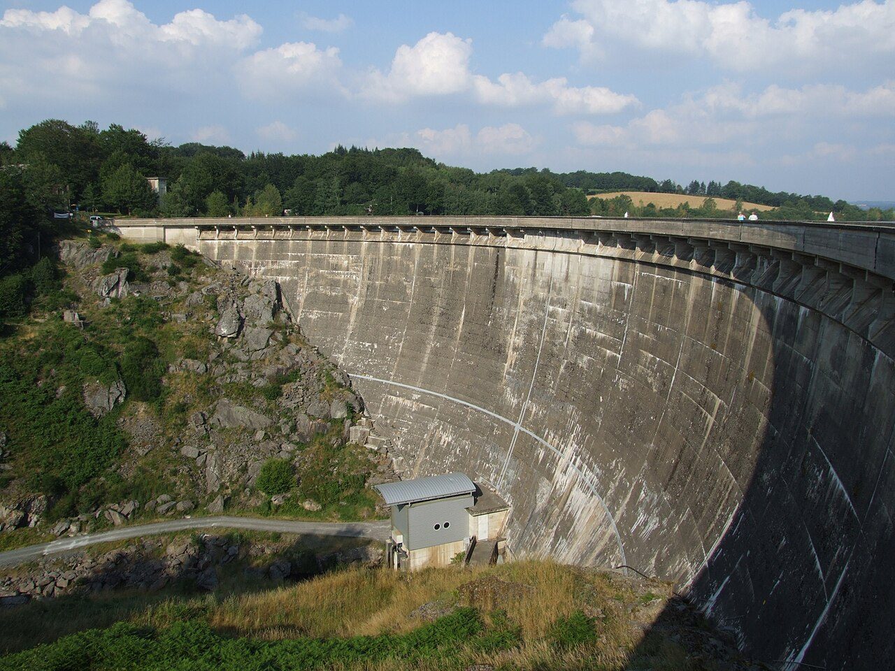 Lac de Pareloup-barrage à Arvieu