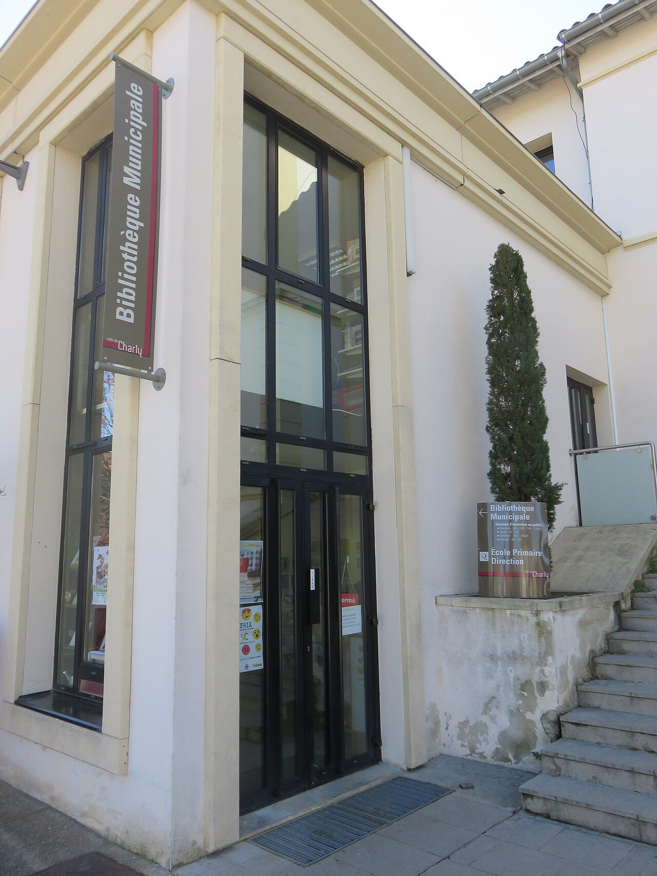 Bibliothèque de Charly à Charly