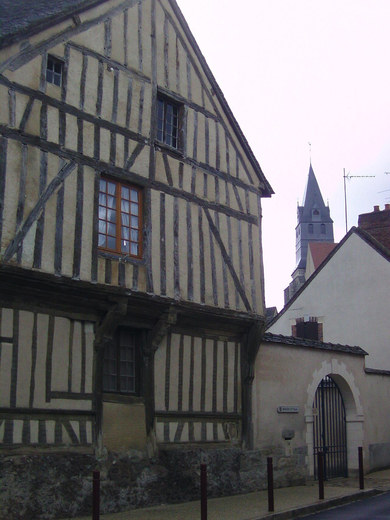 Musée du Patrimoine Culturel Philippe Makédonsky à Saint-Julien-du-Sault