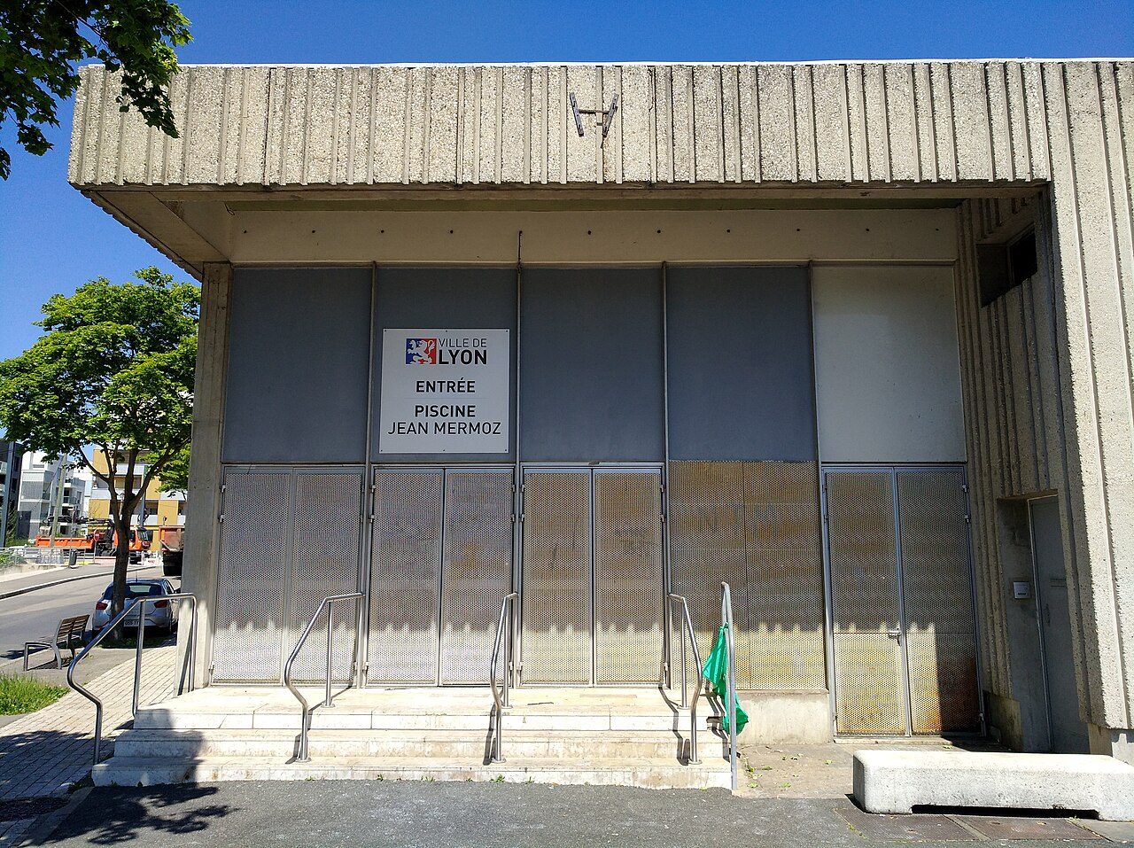 Piscine Municipale Jean Mermoz à Lyon 8e Arrondissement