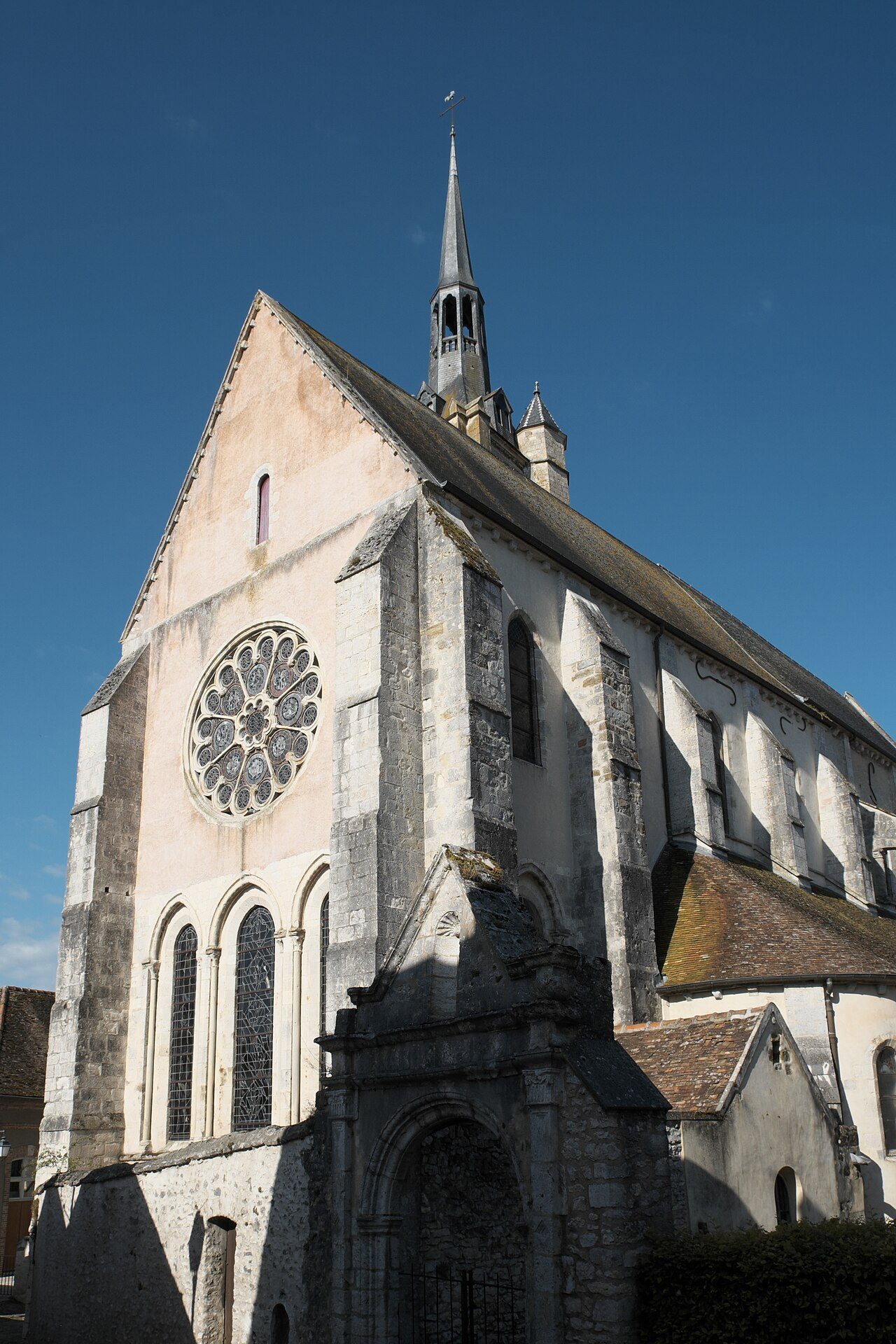 Eglise Notre-Dame , Cloître et jardin de Donnemarie-Dontilly à Donnemarie-Dontilly