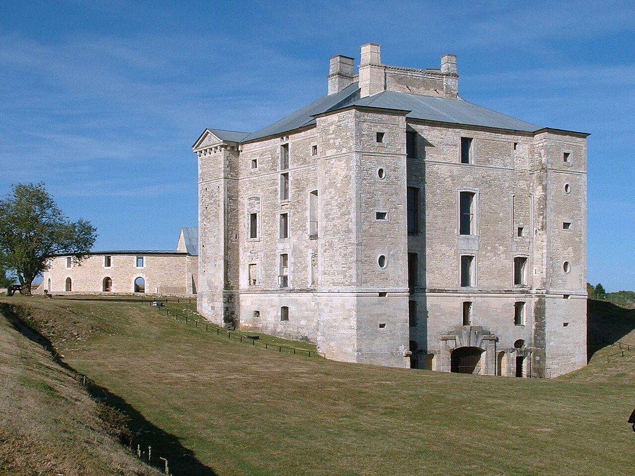 Château de Maulnes à Cruzy-le-Châtel