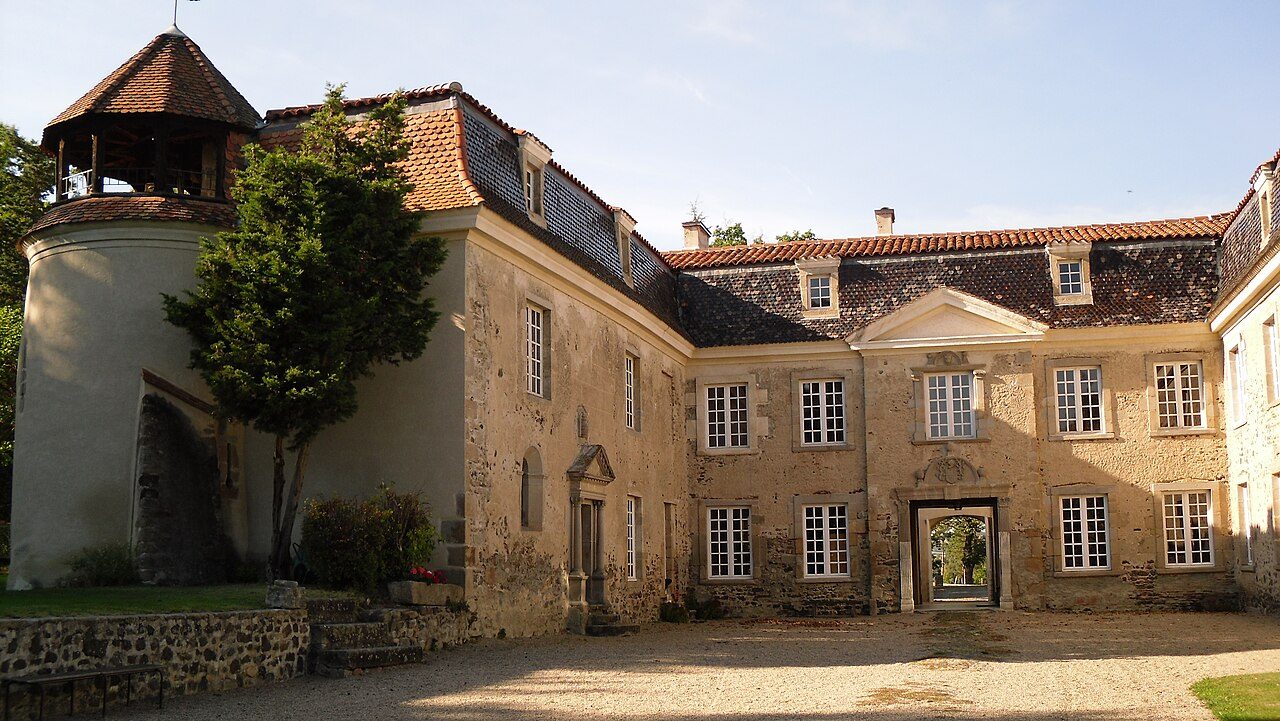 Château de Goutelas, Centre culturel de rencontre à Marcoux