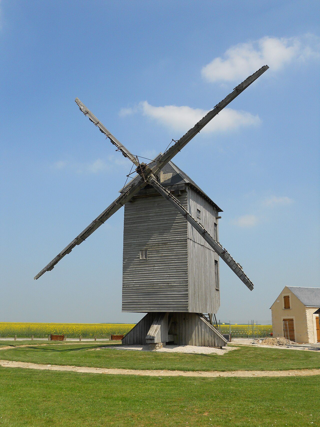 Grand moulin de Ouarville à Ouarville