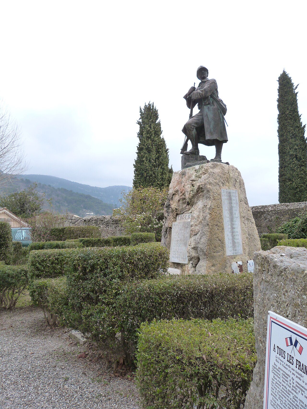 Monument aux morts à Bargemon