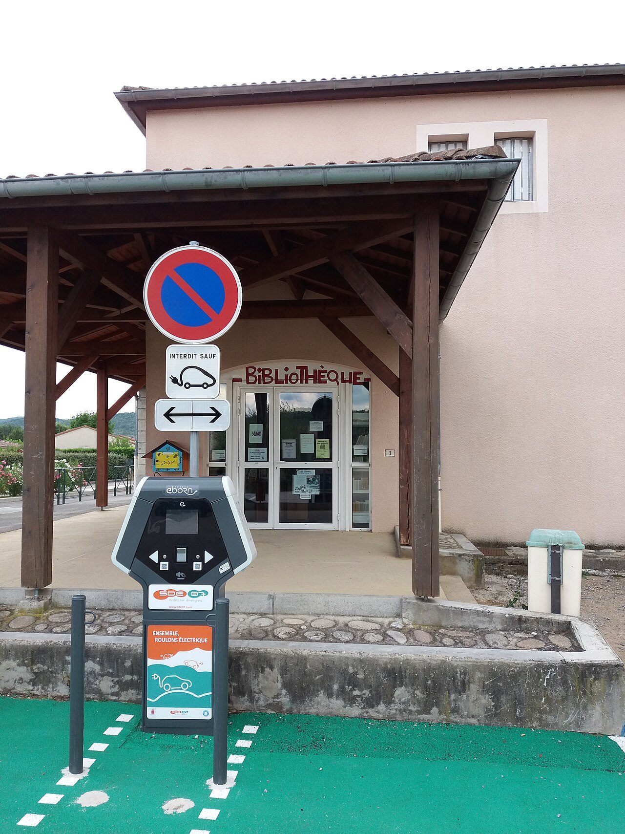 Bibliothèque à Vogüé
