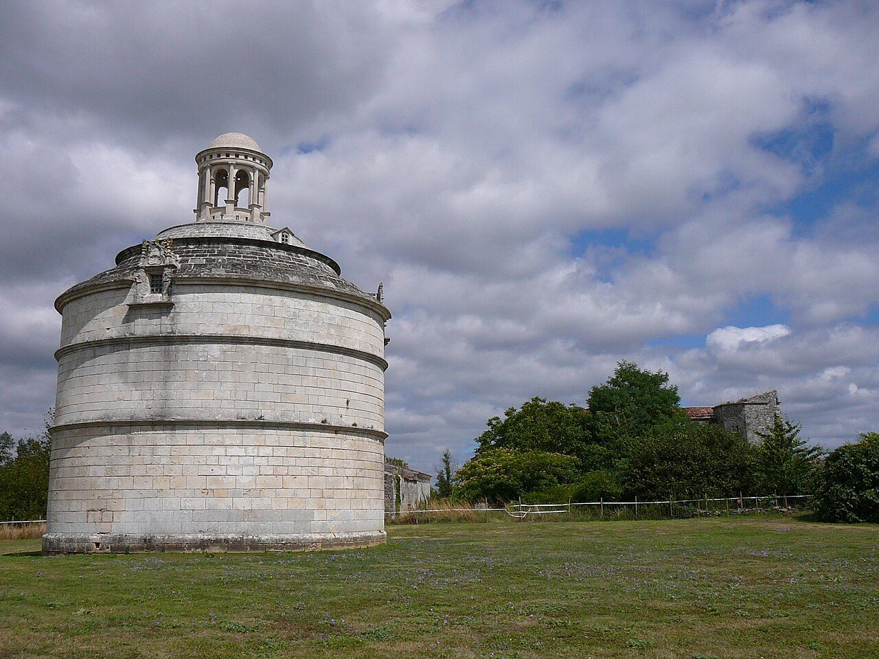 Pigeonnier de Montierneuf à Saint-Agnant