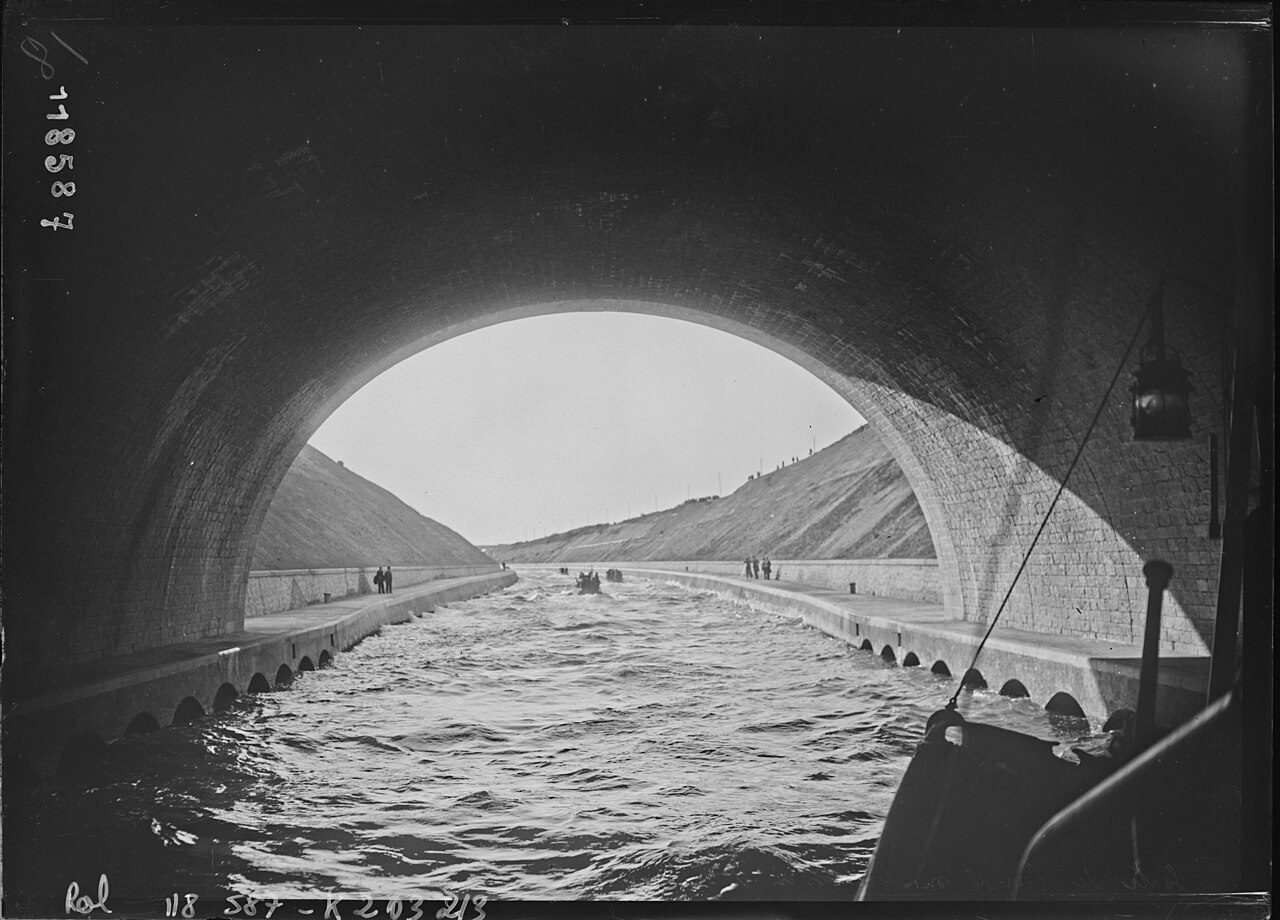 Canal et Tunnel du Rove à Marignane