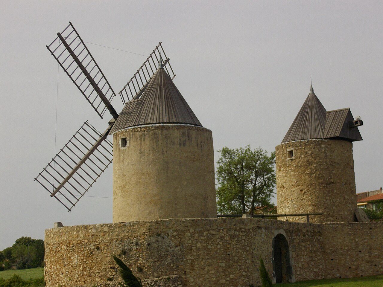 Moulins à vent à Régusse