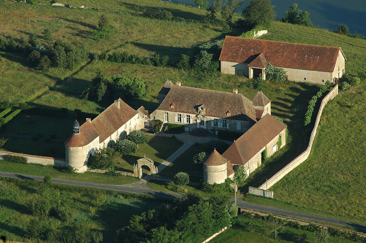 Château des Vieux Melays à Neuvy