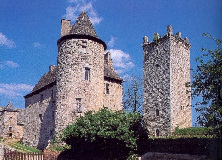 Tour du château de Sénergues à Sénergues