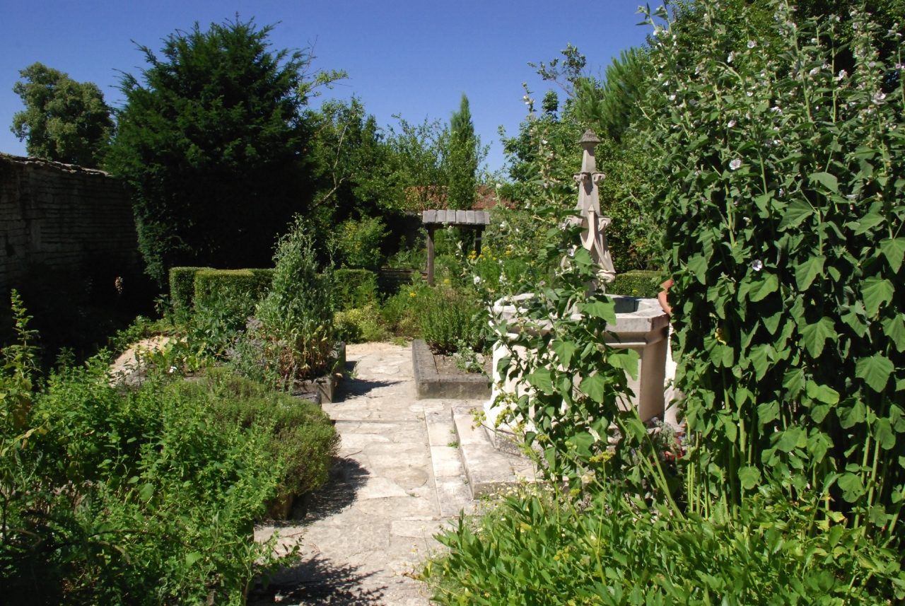 Jardin médiéval à Tusson