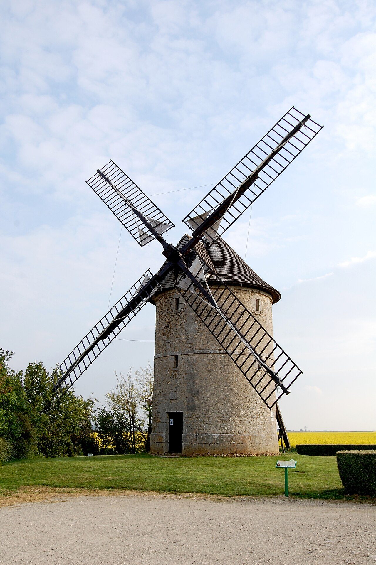 Moulin à vent de Frouville Pensier à Villemaury