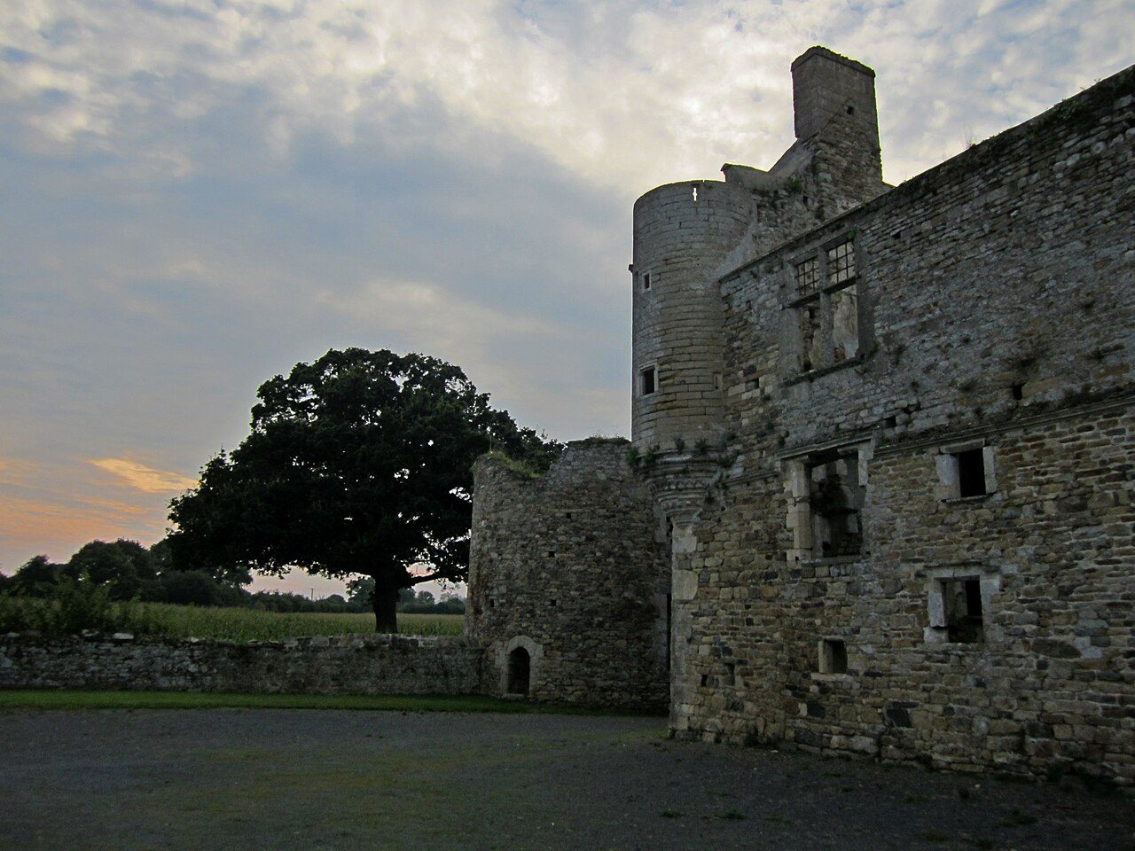 Château de Montfort à Remilly Les Marais