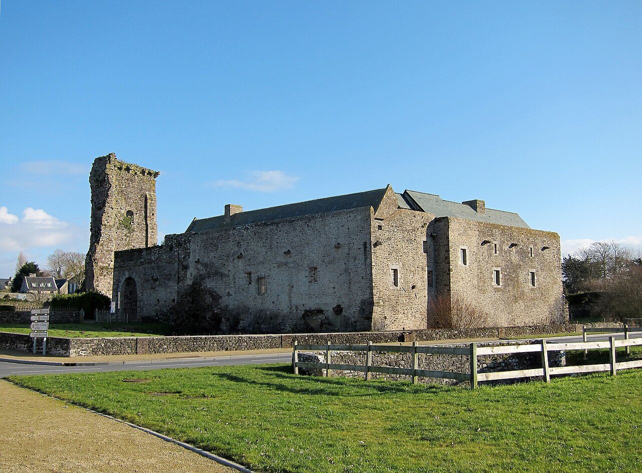 Château médiéval de Regnéville à Regnéville-sur-Mer