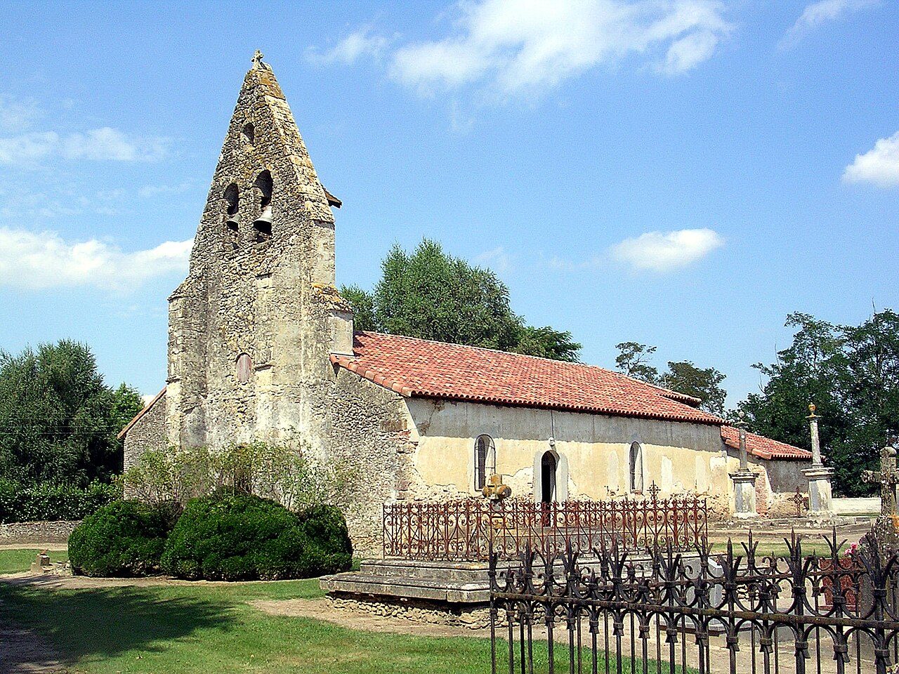 Quartier et église de Saint Christau à Benquet