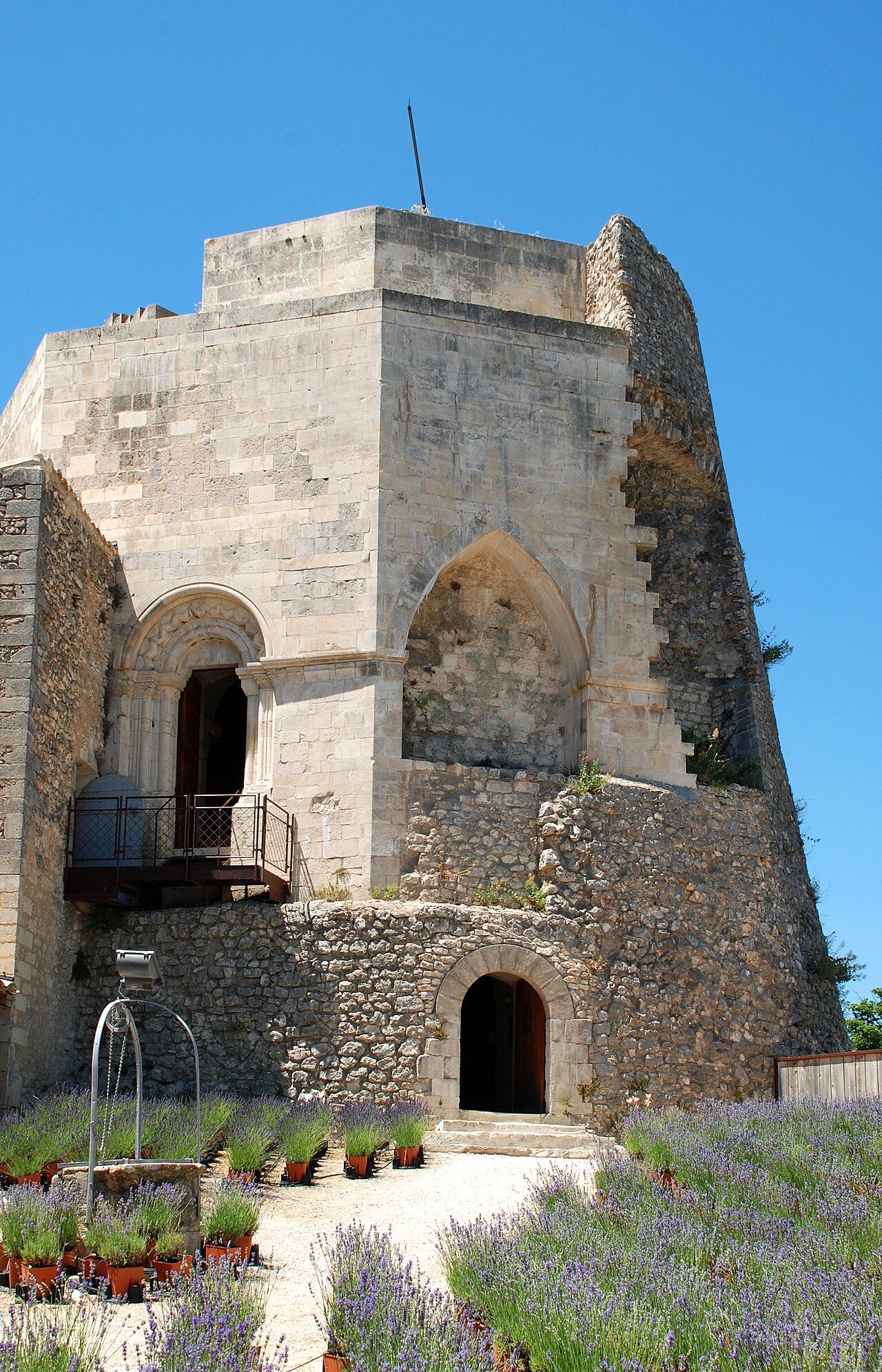 Château médiéval de Simiane-la-Rotonde à Simiane-la-Rotonde