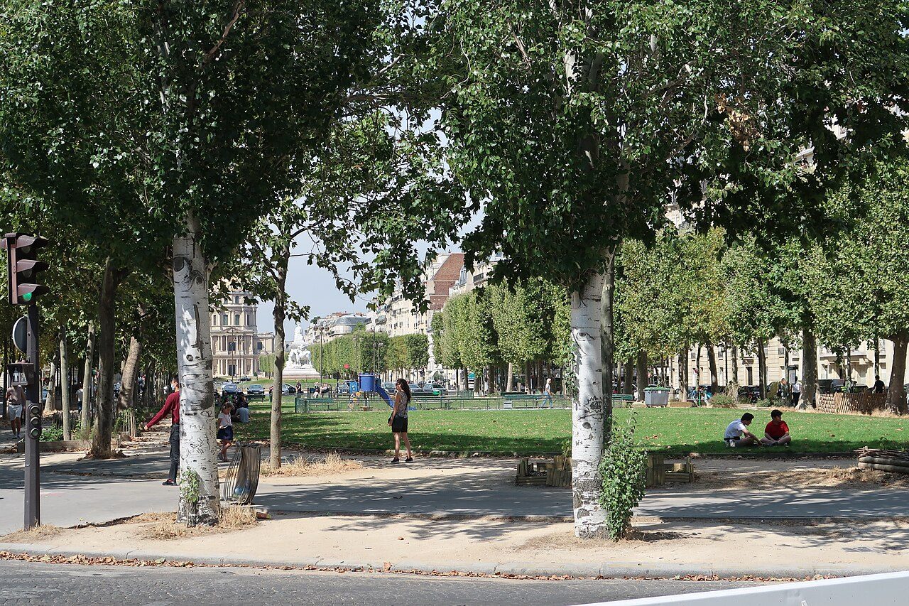 Promenade de l'avenue de Breteuil à Paris