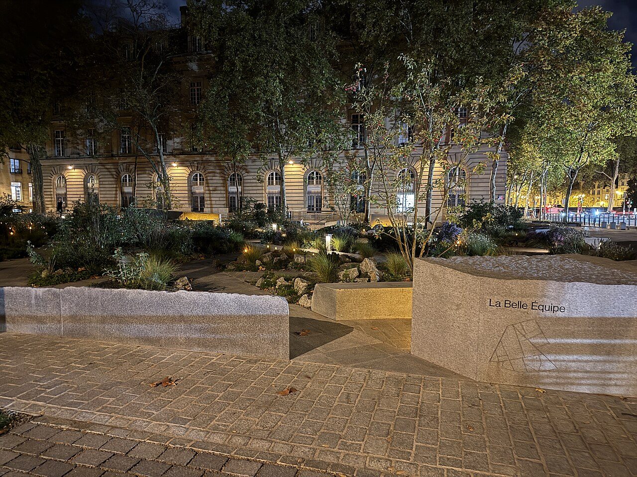 Jardin du 13 novembre 2015 à Paris
