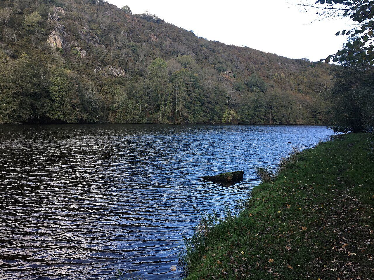 Lac de la Roche-Bat-l'Aigue à Badecon-le-Pin