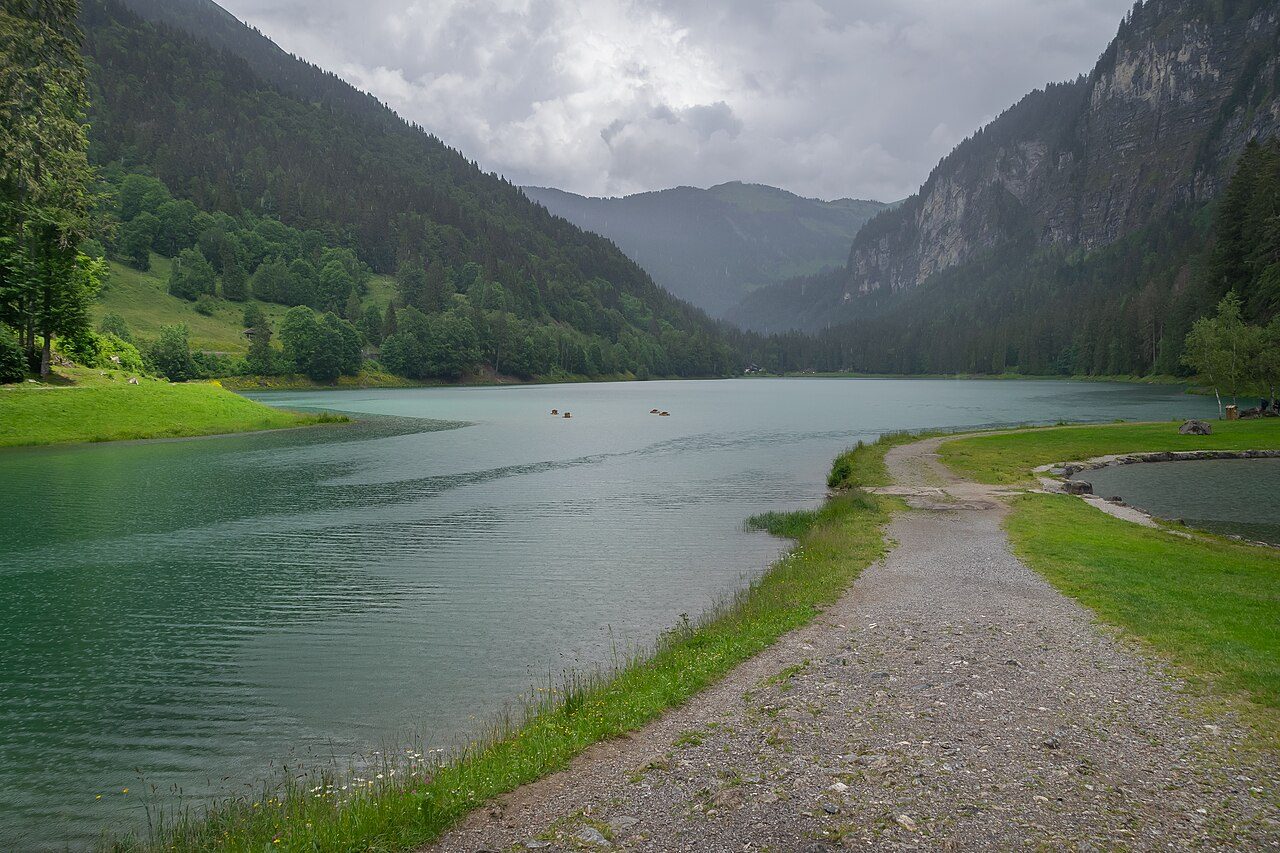 Plage du lac de Montriond