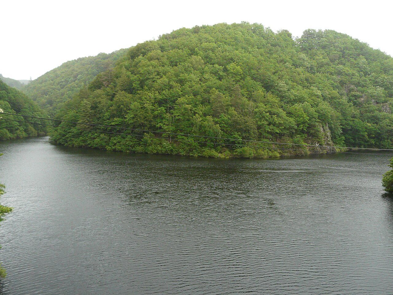 Retenue du Barrage de Bort-Les-Orgues à Bort-les-Orgues