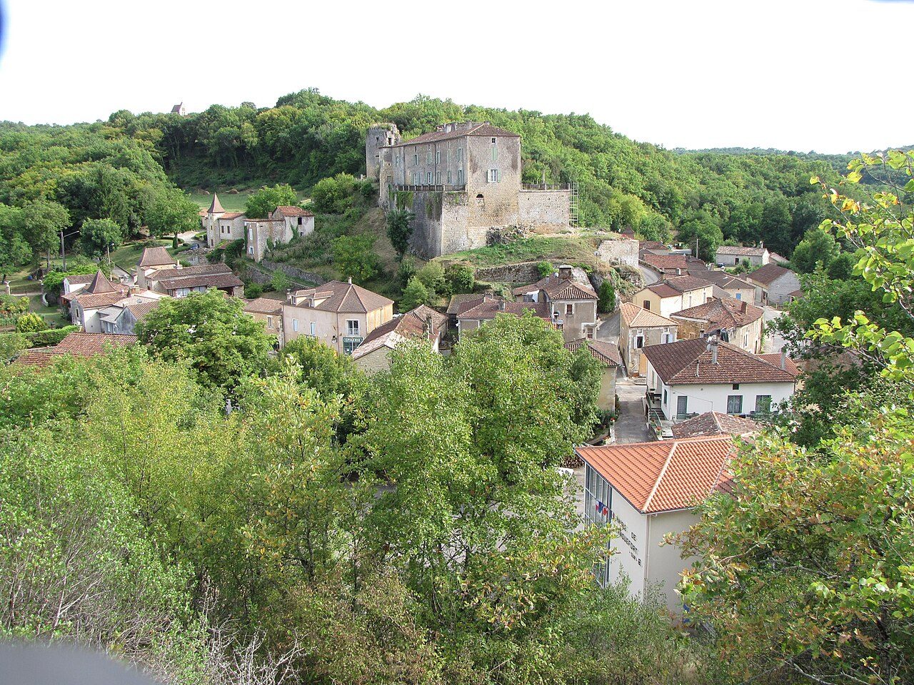 Château et bourg de Blanquefort-sur-Briolance à Blanquefort-sur-Briolance
