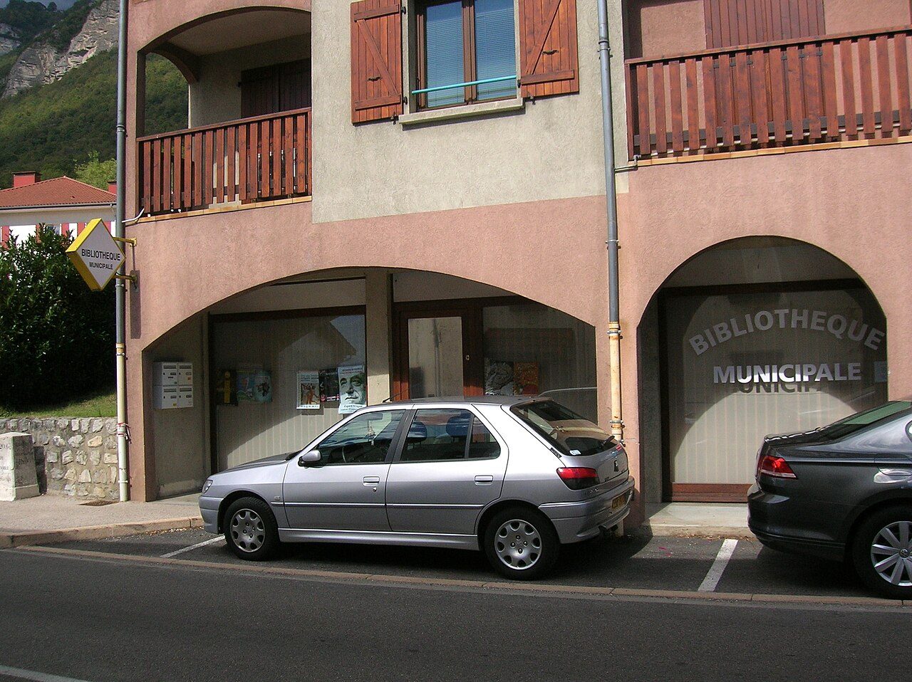 Bibliothèque à Lumbin