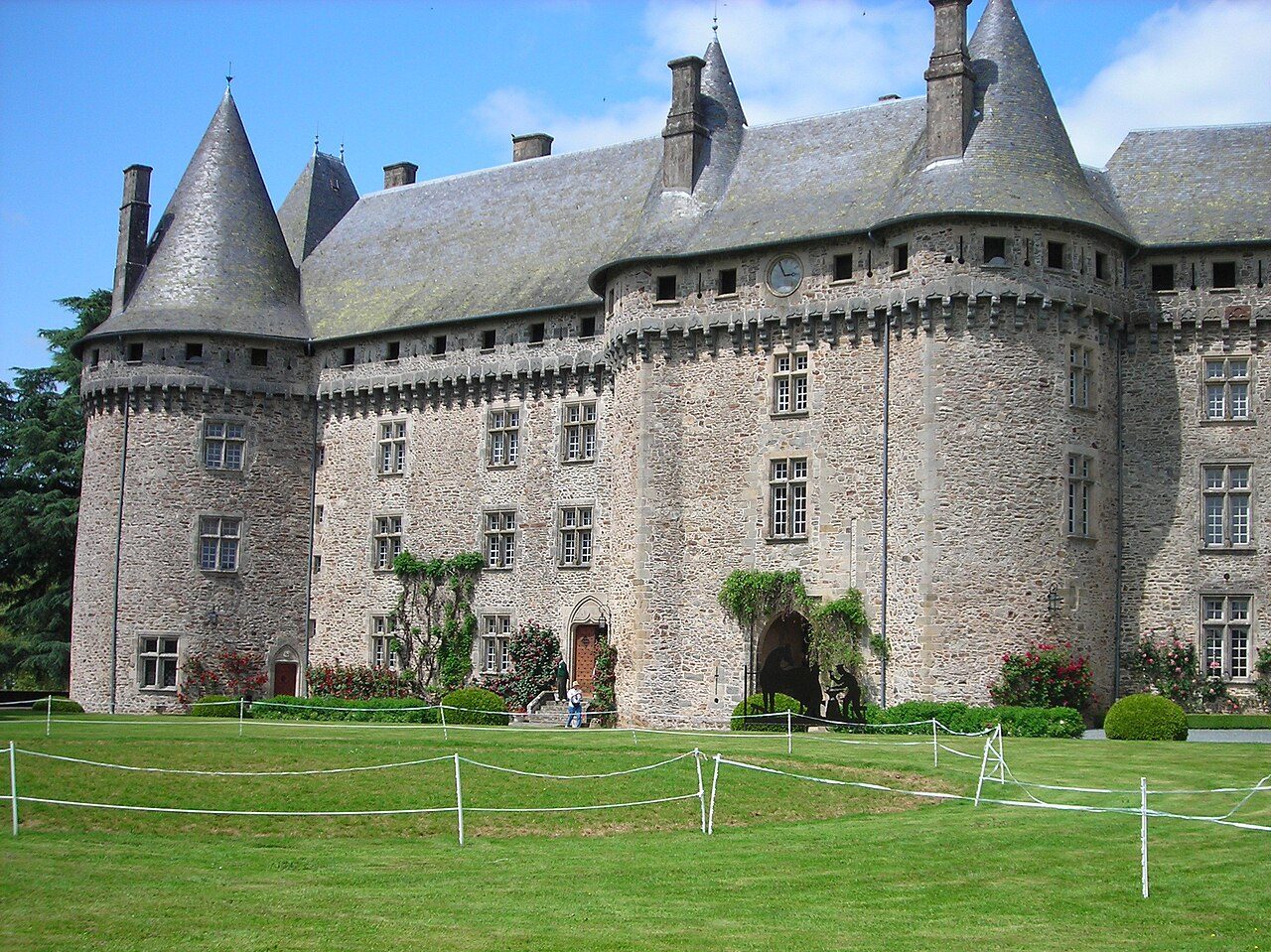 Château de Pompadour et Ecuries de l'Orangerie à Arnac-Pompadour