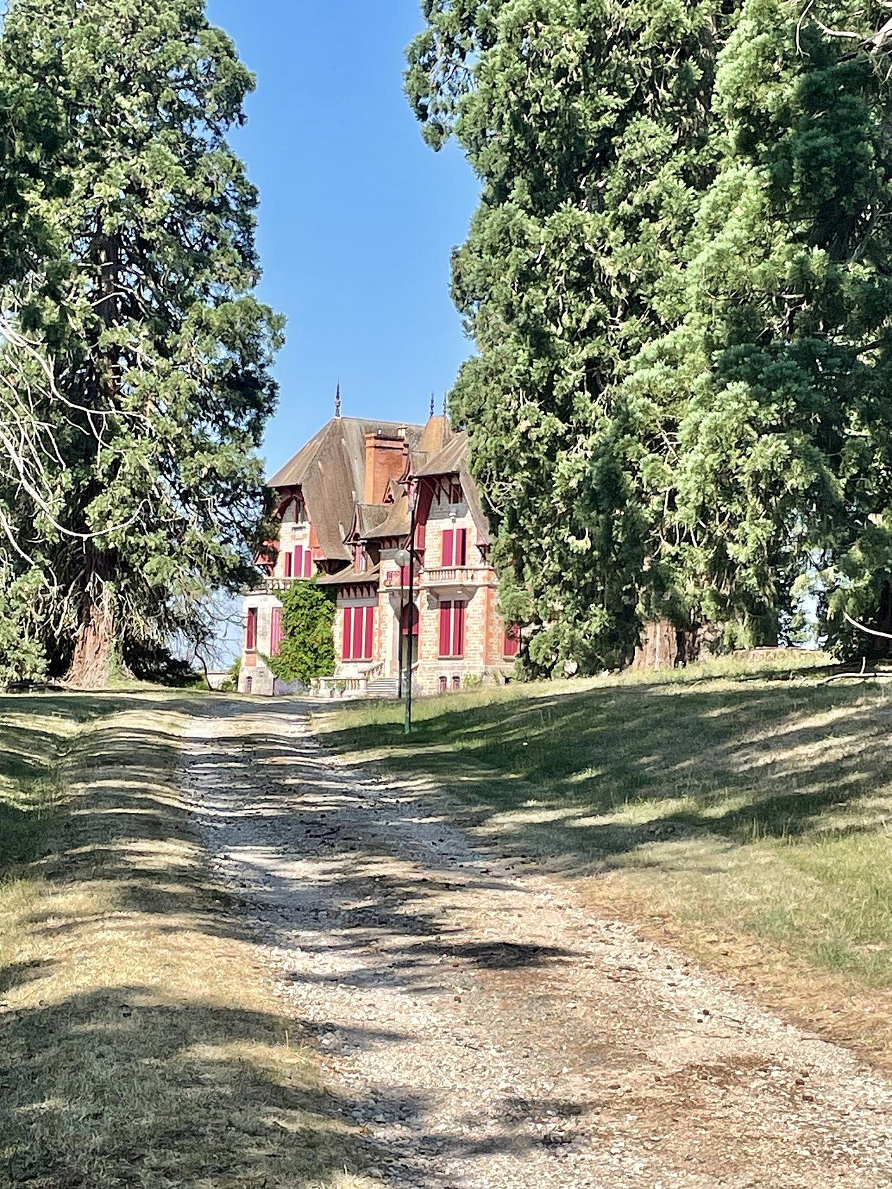 Château de Montrifaut à Issy-l'Évêque