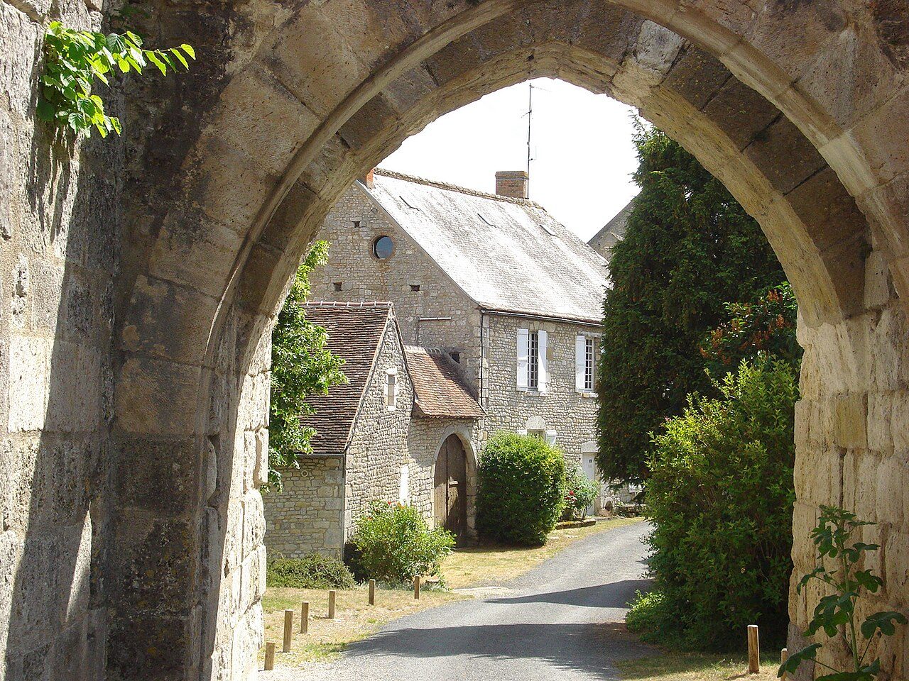 Village de Yèvre-le-Châtel à Yèvre-la-Ville