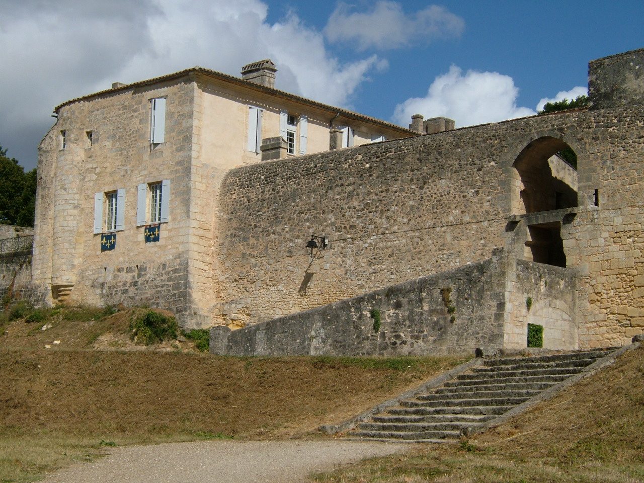 Porte Esconge à Bourg