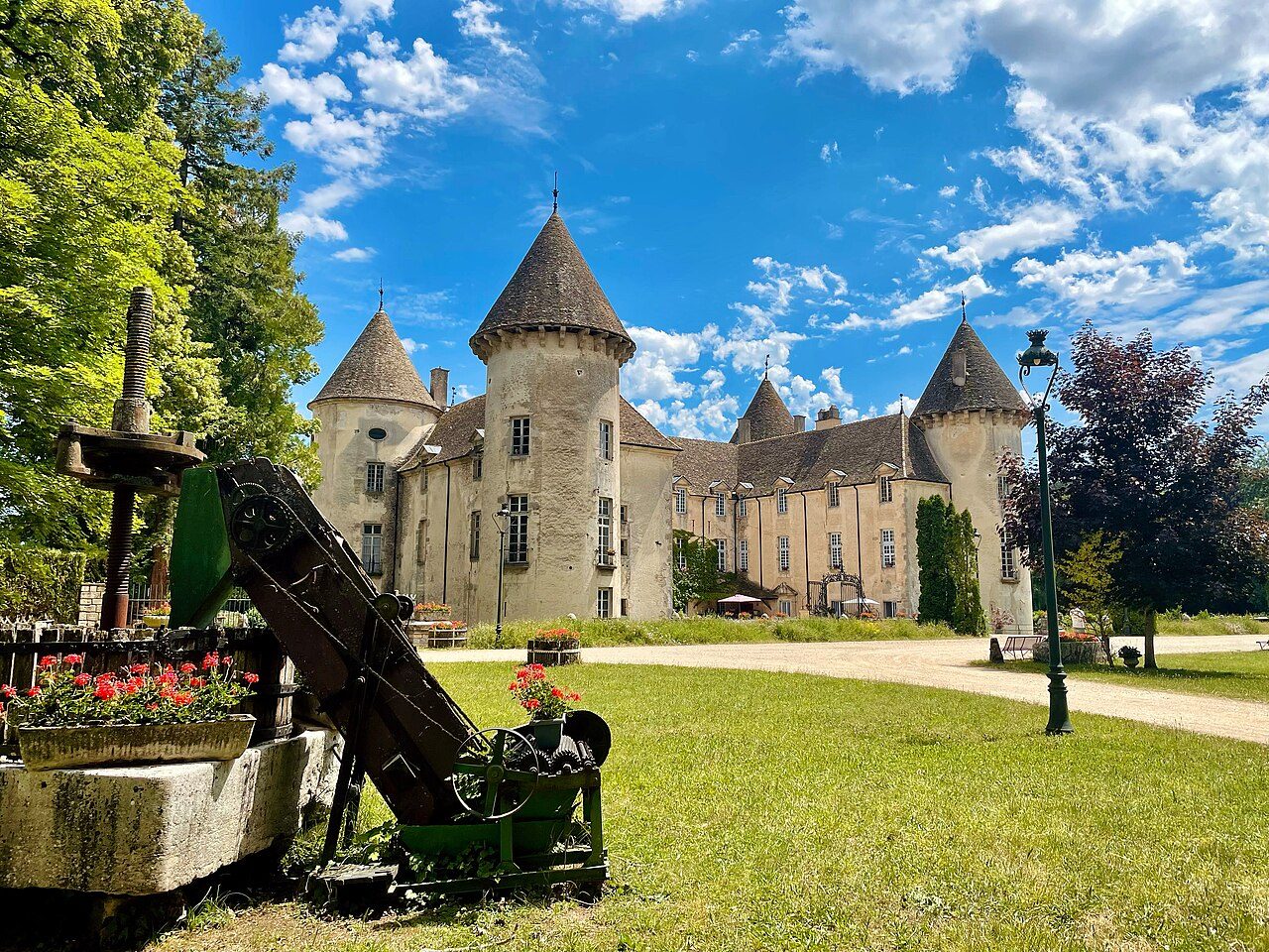 Château de Savigny - Musée de la moto, de l'aviation et de la voiture de course à Savigny-lès-Beaune